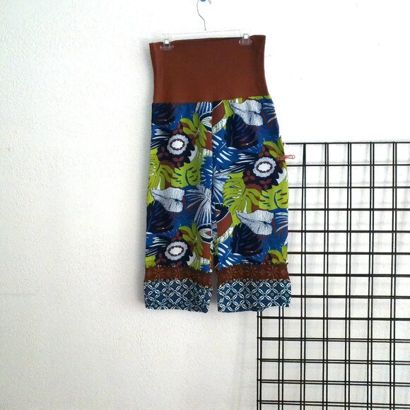 Blue/green/brown floral double layers capri pants, with embroidery, sequins/bead - Picture 6 of 7